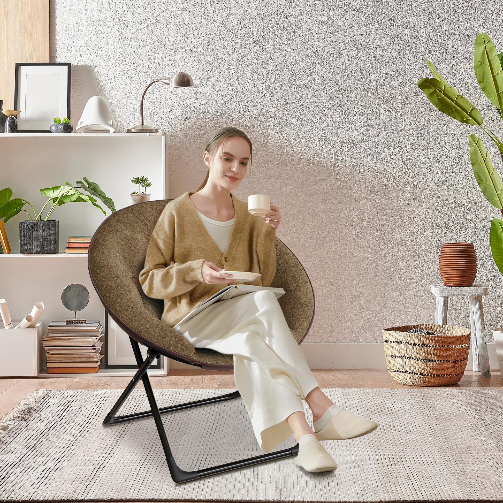 Fauteuil soucoupe pliable Garvee en fausse fourrure, doux et confortable, structure en métal, marron, pour la chambre et le jardin, léger et portable
