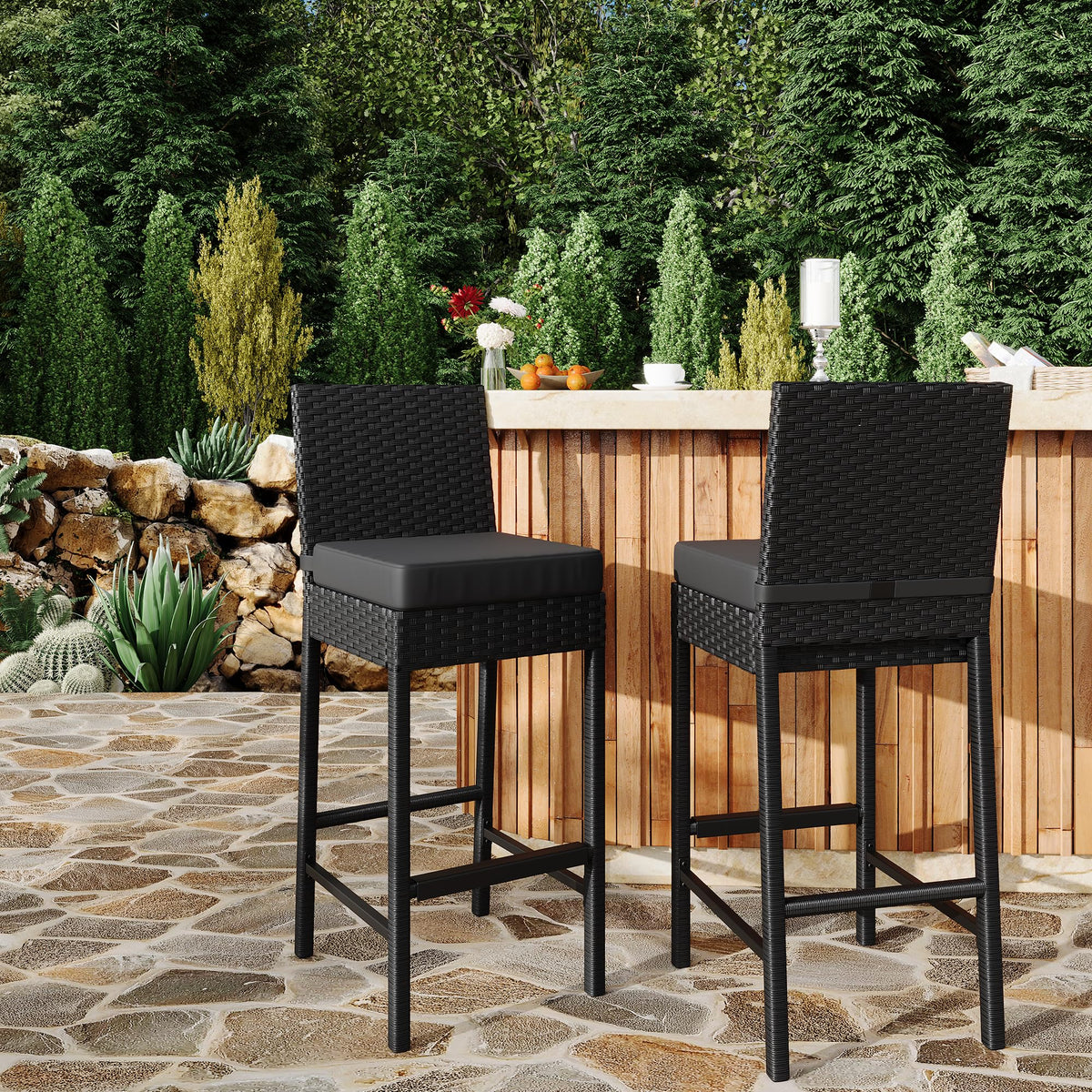 Ensemble de 2 tabourets de bar d'extérieur Garvee en résine tressée, ergonomiques et robustes, structure en rotin PE et acier, pour balcon et jardin, 40,6 x 45 x 103,6 cm, noir