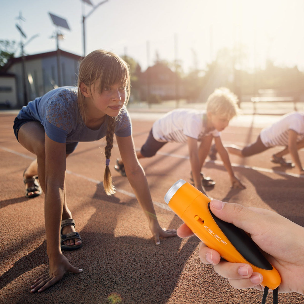 Sifflet électronique Garvee à trois tons, professionnel, hygiénique et portatif, avec cordon et batterie, pour arbitres, entraîneurs et terrains de sport.