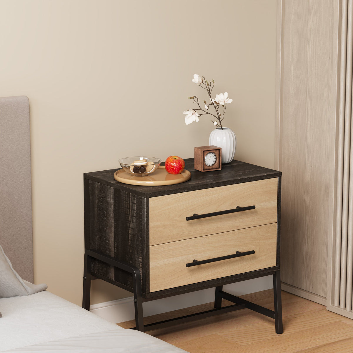 Table de chevet Garvee à 2 tiroirs, table d'appoint moderne, bois clair, pieds en métal, robuste, espace de rangement, idéale pour la chambre et le salon
