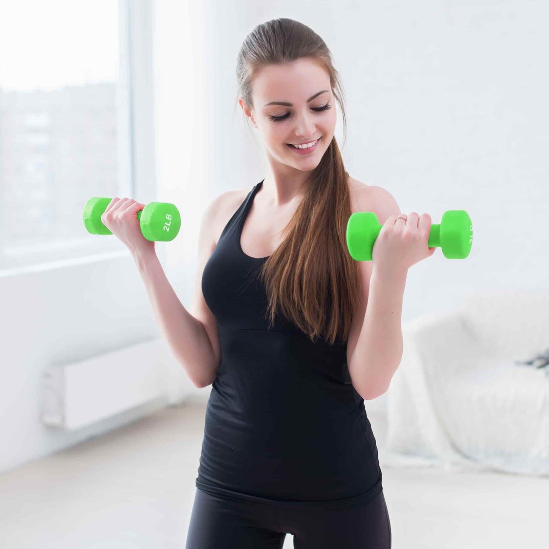 Ensemble d'haltères Garvee, revêtement PVC, 0,5 à 1,5 kg, antidérapantes, hexagonales, noyau en fer, avec rangement, idéal pour les entraînements à domicile, multicolores