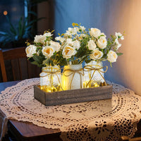 Ensemble de 3 bocaux Mason Garvee avec fleurs bleues artificielles, plateau en bois rustique et minuterie lumineuse pour salon et cuisine, 34,3 x 10,9 x 10,9 cm, écologique