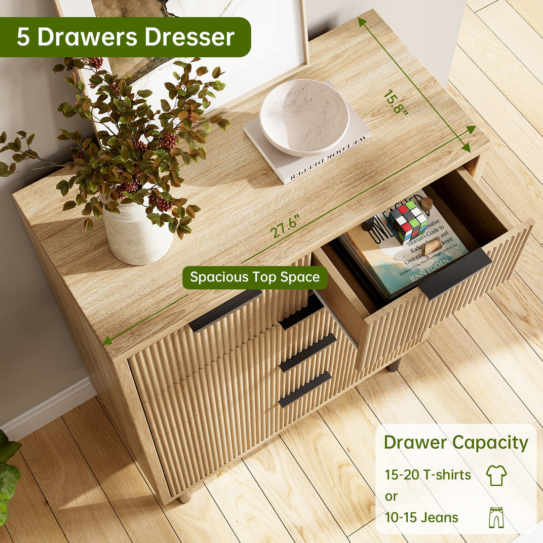 Commode Garvee en chêne cannelé à 5 tiroirs avec pieds en métal, idéale pour la chambre et l'entrée. Style moderne et robuste, coloris noir.