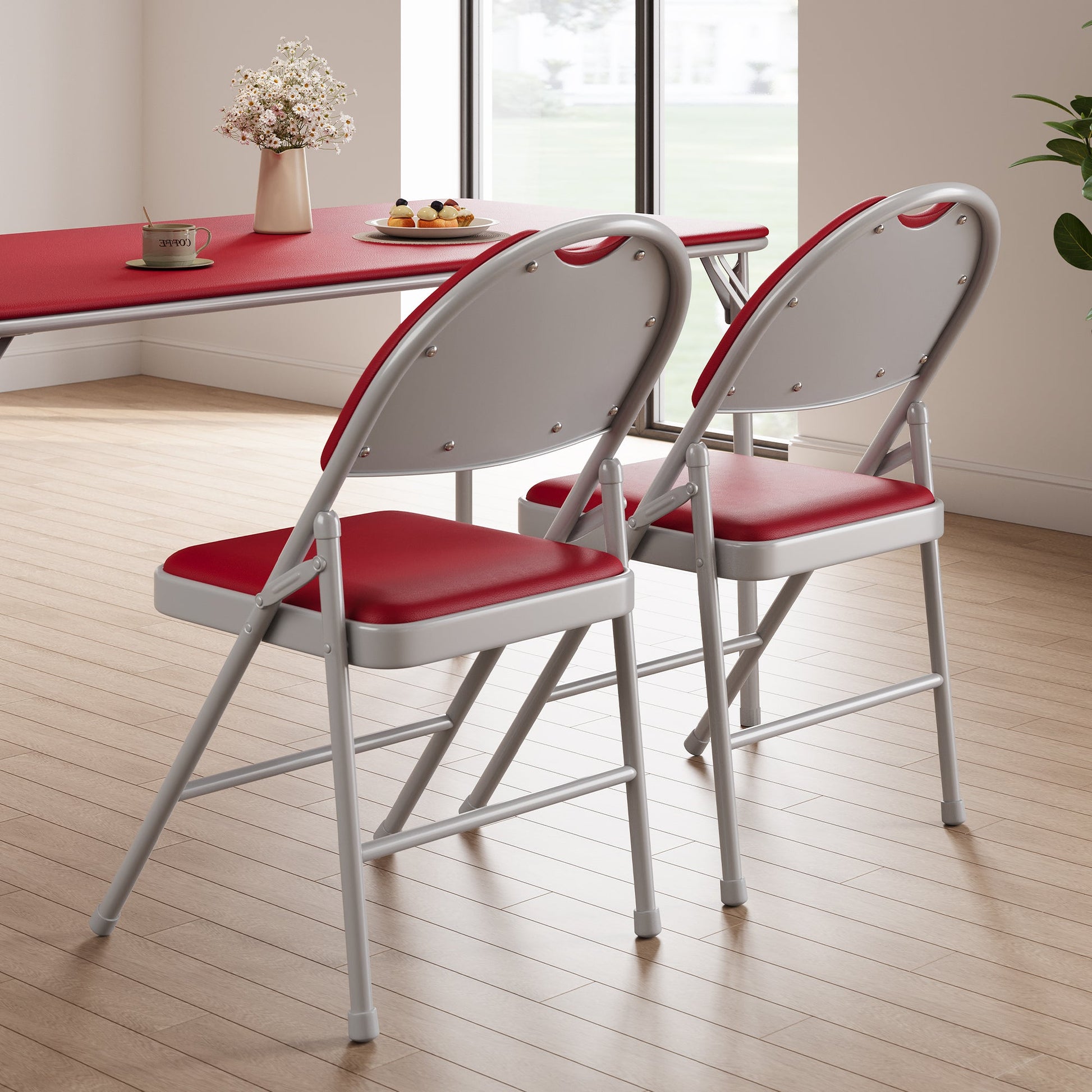 Ensemble de 2 chaises pliantes Garvee avec revêtement en similicuir, structure en métal, pliables, rouges, pour une utilisation intérieure et extérieure, empilables et confortables.