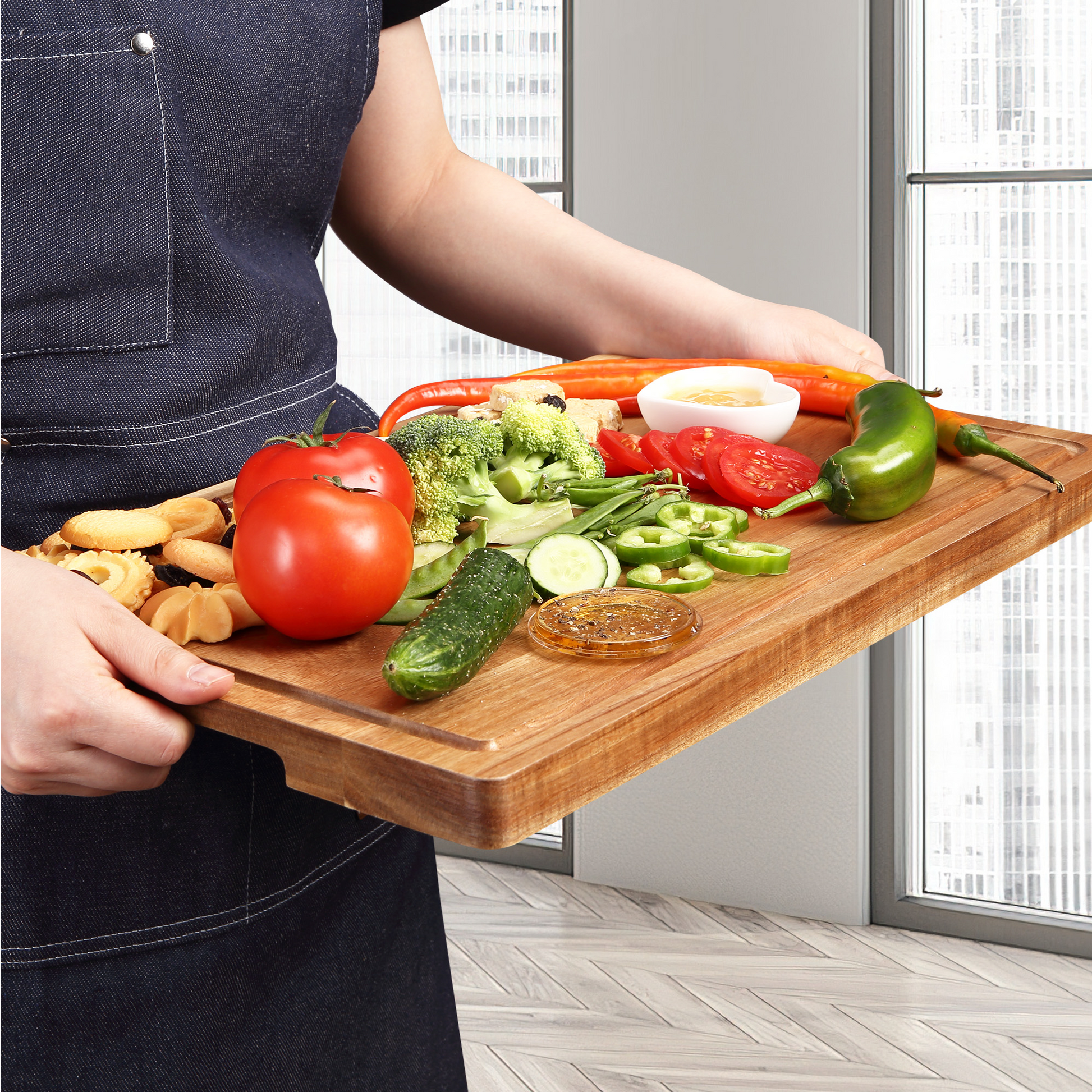 Planche à découper extra-large Garvee en bois d'acacia 45,7 x 30,5 cm avec rainure à jus, poignées, bordure, pré-huilée, robuste et polyvalente pour la cuisine